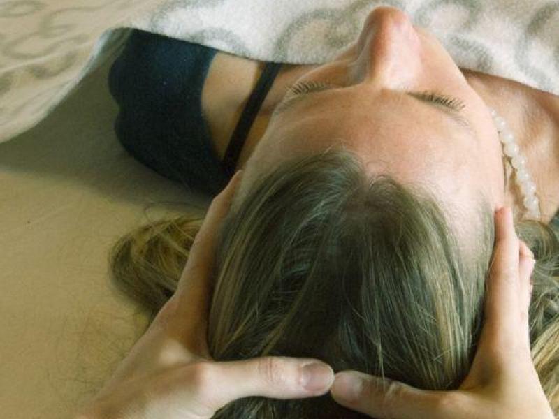 Soins, accompagnements et thérapies Initiations au soin énergétique Lahochi & Cercles de pardon, rituel de guérison du coeur sur Liège- Bruxelles- Namur