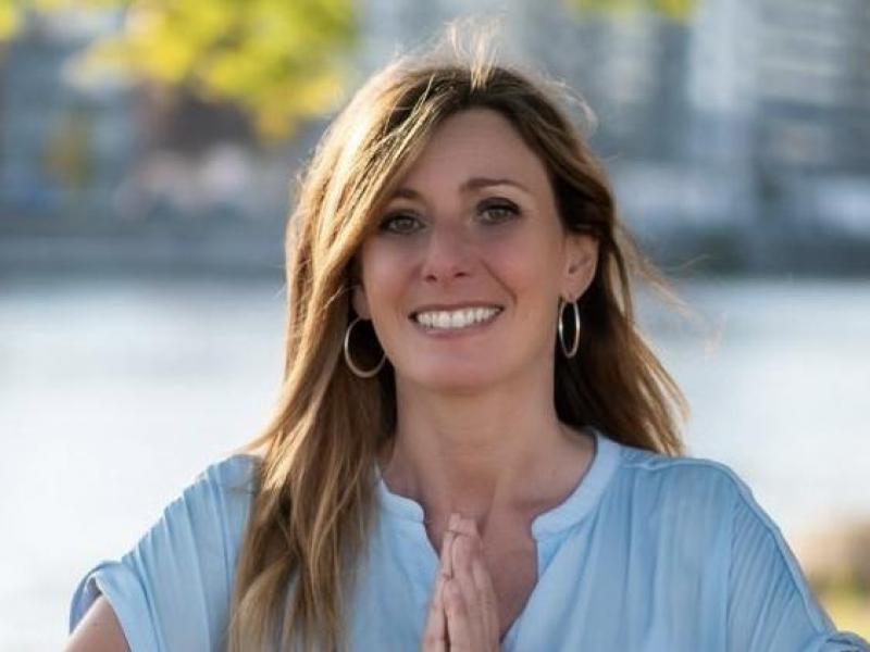 Soins, accompagnements et thérapies Séances Access Bars, massage métamorphique (tête-mains-pieds), massage crâne et visage, soin énergétique LaHochi et coaching énergétique